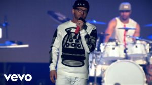 Read more about the article TobyMac – Funky Jesus Music (Live) ft. Hollyn